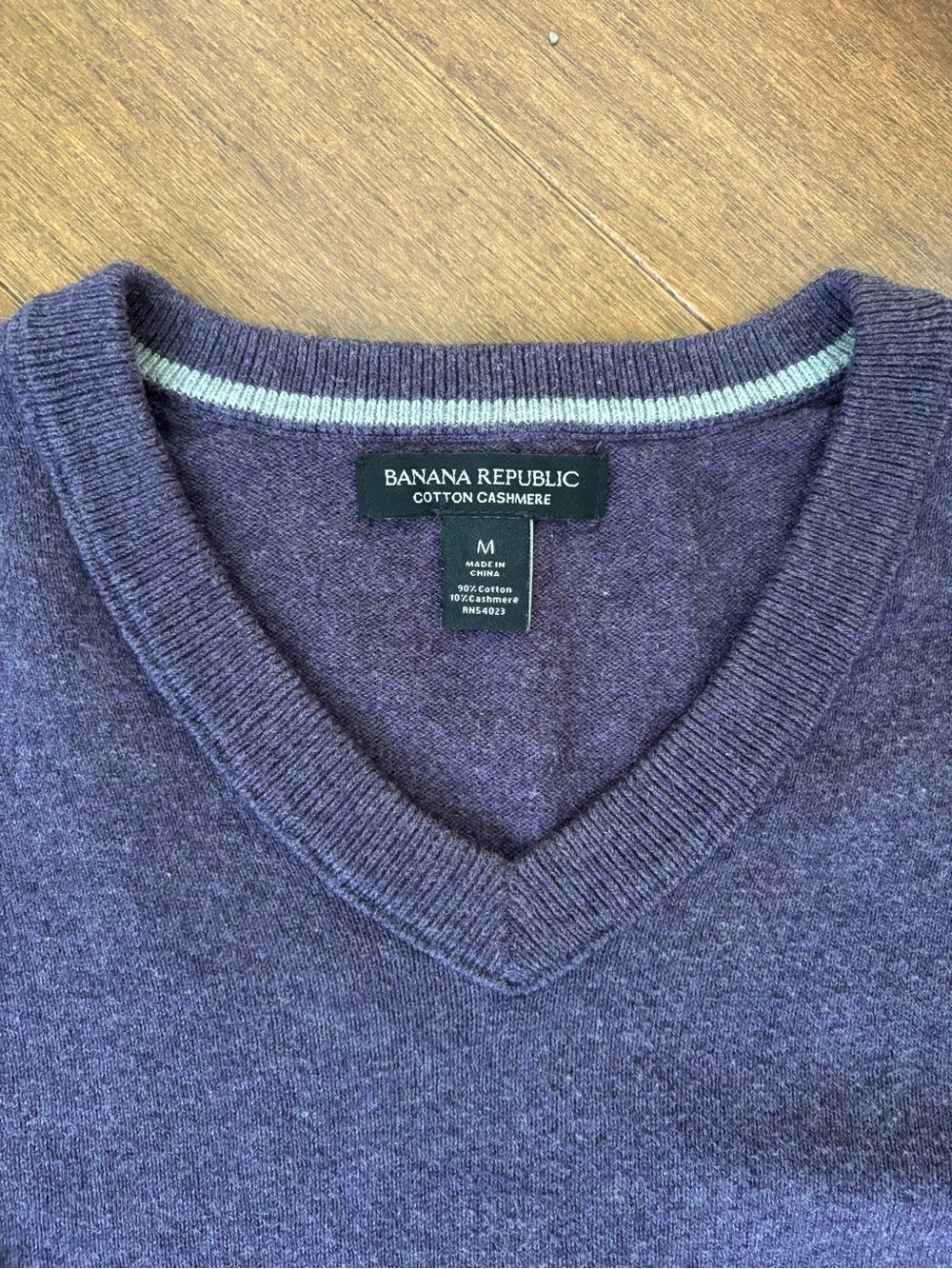 Banana Republic Men's V-Neck Sweater - Deep Purple with Light Accent